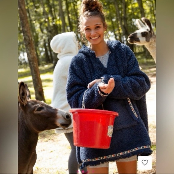 NATURAL LIFE Navy Oversized Blanket Hoodie - Picture 3 of 5